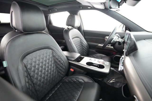 2023 Genesis GV60 — photo 18 of 20