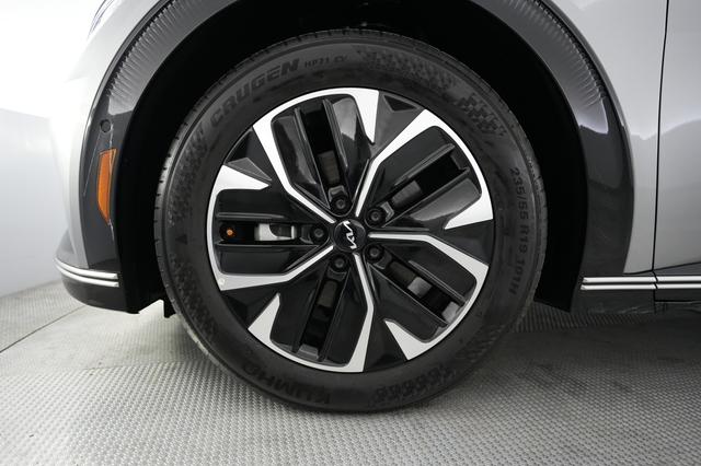 2023 Kia EV6 — photo 7 of 21