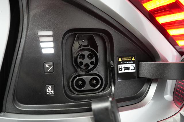 2023 Kia EV6 — photo 8 of 21