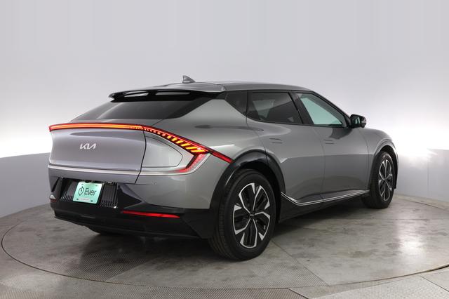 2023 Kia EV6 — photo 2 of 21