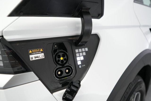 2024 Hyundai IONIQ 5 — photo 8 of 20