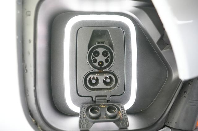 2023 Rivian R1T — photo 8 of 21