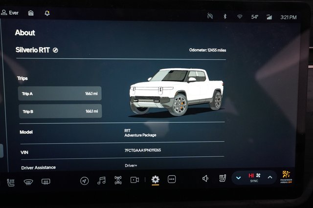 2023 Rivian R1T — photo 5 of 21
