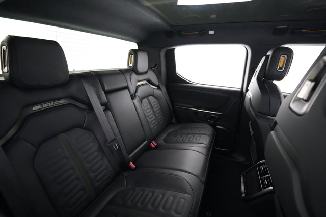 2023 Rivian R1T — photo 4 of 21