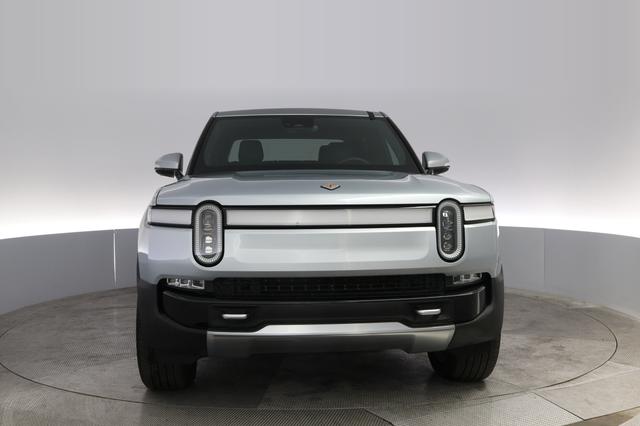 2023 Rivian R1T — photo 9 of 21