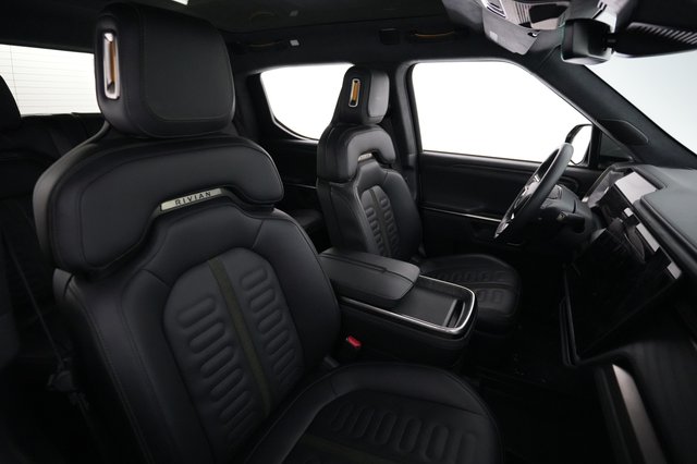 2023 Rivian R1T — photo 18 of 21