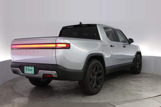 2023 Rivian R1T — photo 2 of 21