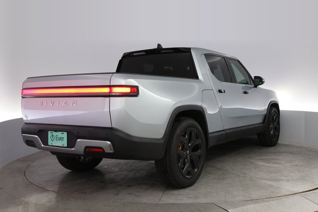 2023 Rivian R1T — photo 2 of 21