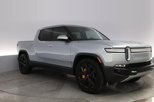 2023 Rivian R1T — photo 10 of 21
