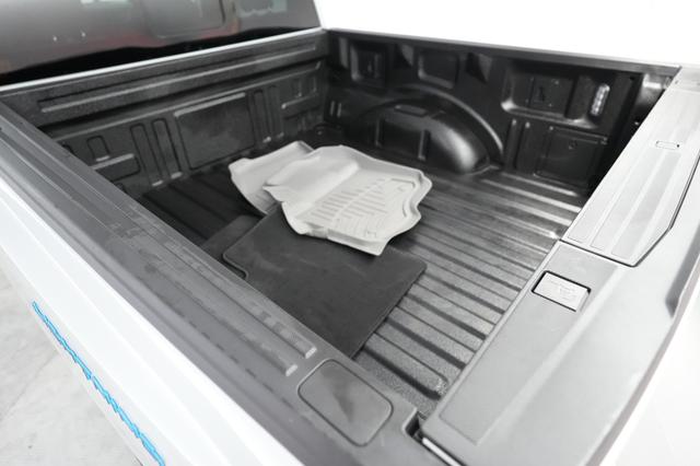 2024 Ford F-150 Lightning — photo 6 of 15