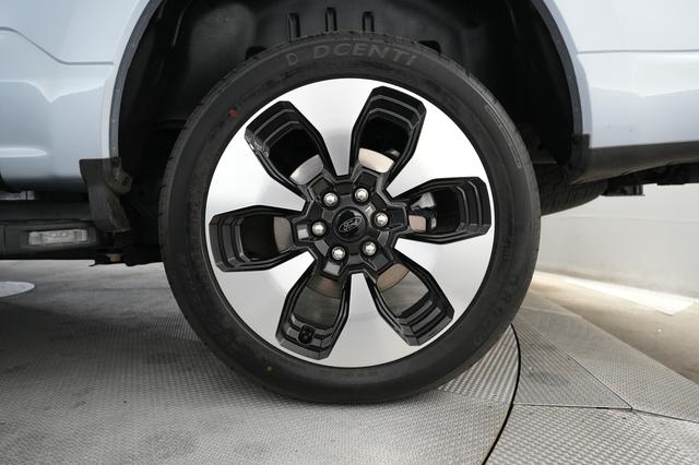 2022 Ford F-150 Lightning — photo 9 of 15