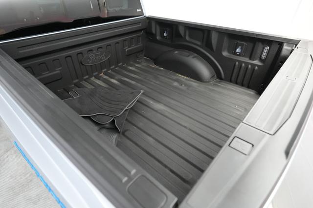 2022 Ford F-150 Lightning — photo 6 of 15