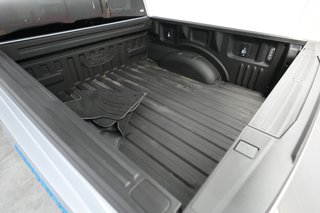 2022 Ford F-150 Lightning — photo 6 of 15