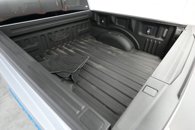 2022 Ford F-150 Lightning — photo 6 of 15