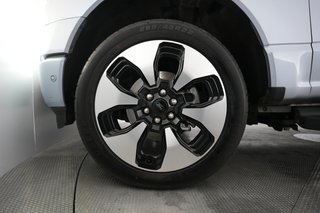 2022 Ford F-150 Lightning — photo 10 of 15