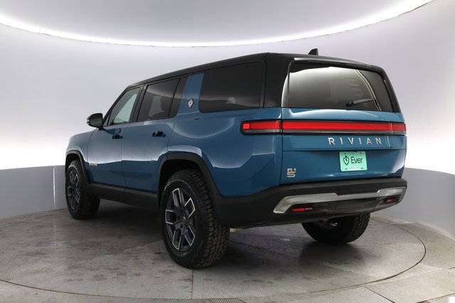 2023 Rivian R1S — photo 14 of 23