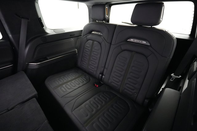 2023 Rivian R1S — photo 21 of 23