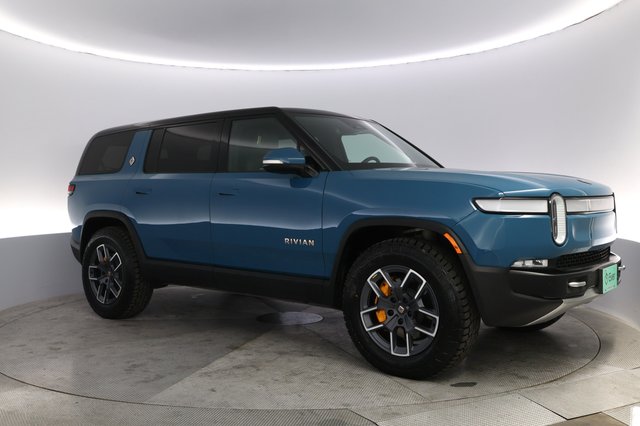 2023 Rivian R1S — photo 12 of 23