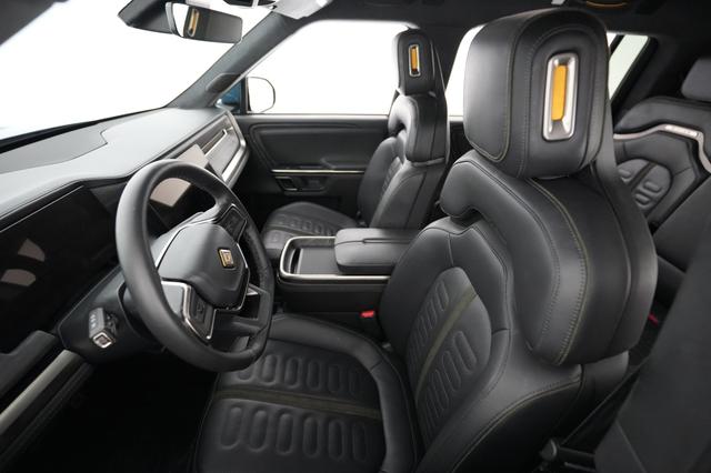 2023 Rivian R1S — photo 3 of 23