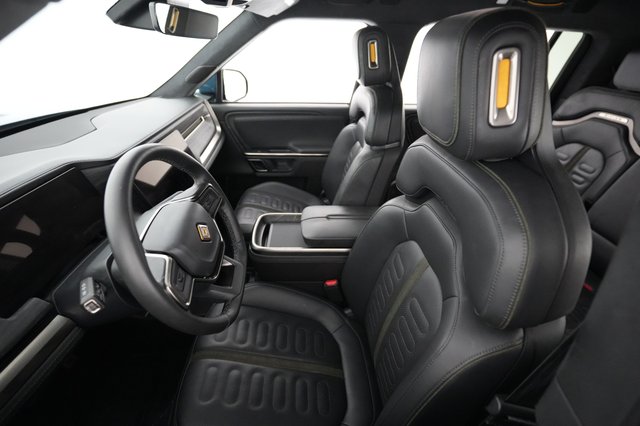 2023 Rivian R1S — photo 3 of 23