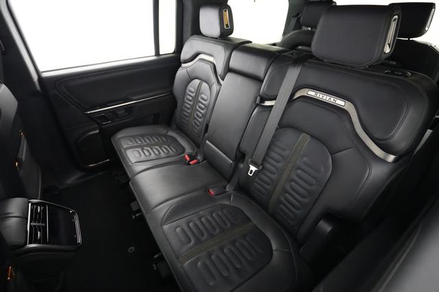 2023 Rivian R1S