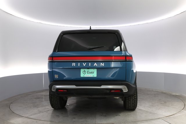 2023 Rivian R1S — photo 13 of 23