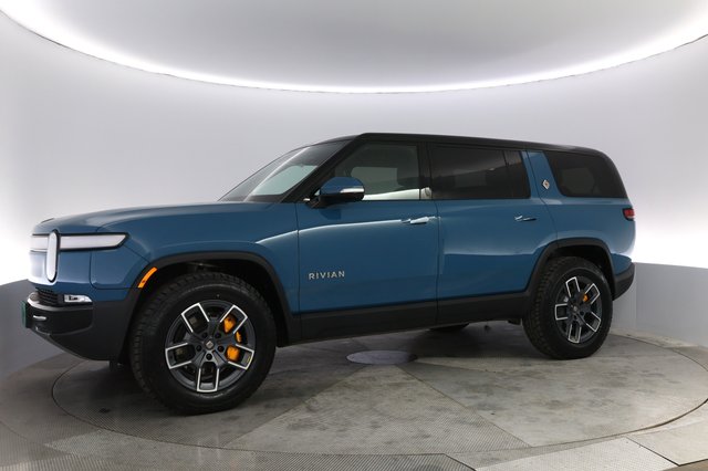 2023 Rivian R1S — photo 9 of 23