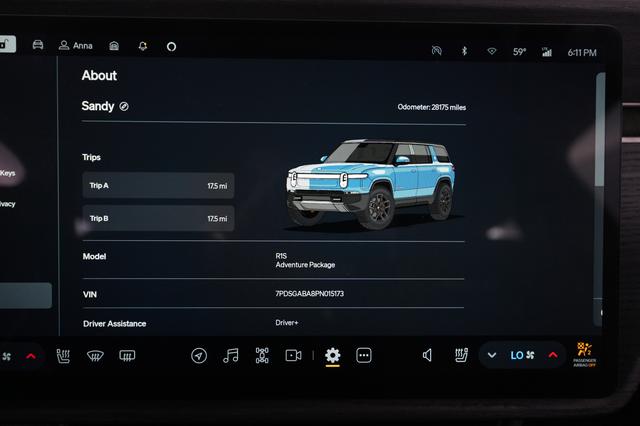 2023 Rivian R1S — photo 5 of 23