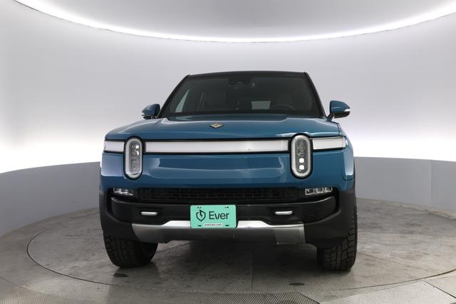 2023 Rivian R1S — photo 10 of 23