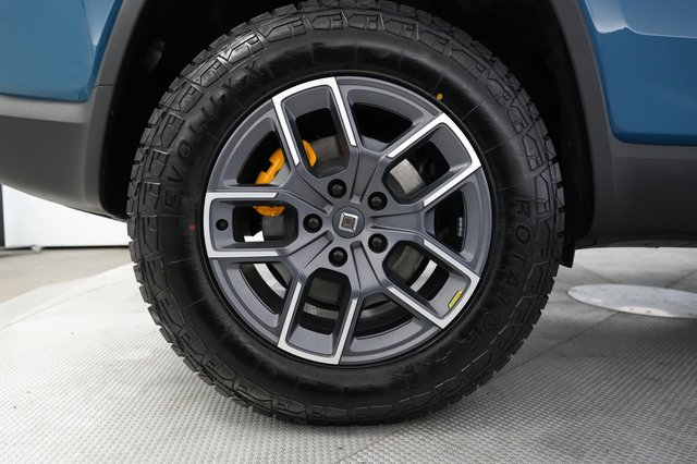 2023 Rivian R1S — photo 16 of 23