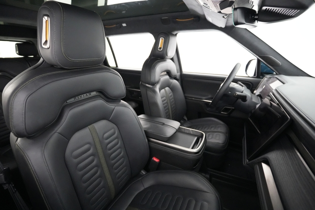 2023 Rivian R1S