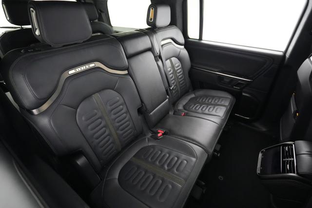 2023 Rivian R1S — photo 4 of 23