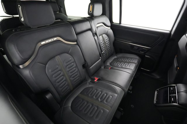 2023 Rivian R1S — photo 4 of 23