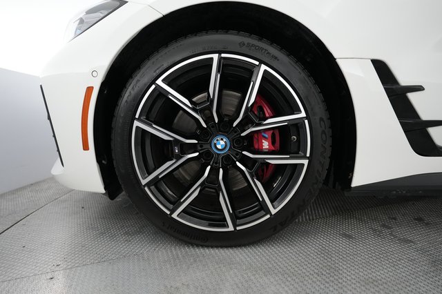 2023 BMW i4 — photo 7 of 20