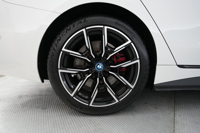 2023 BMW i4 — photo 15 of 20