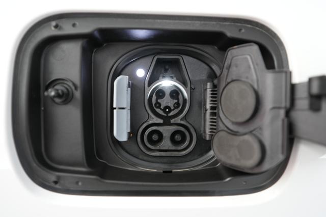 2023 BMW i4 — photo 8 of 20