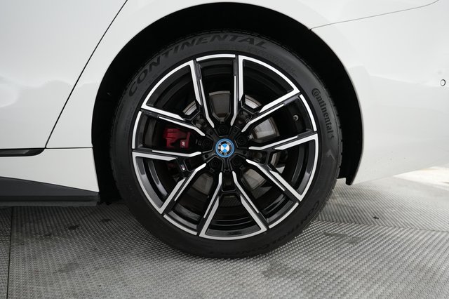 2023 BMW i4 — photo 17 of 20