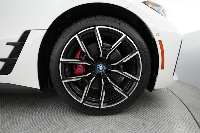 2023 BMW i4 — photo 16 of 20