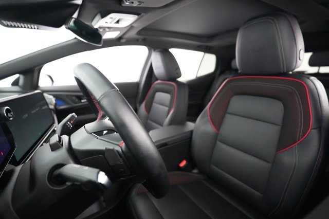 2024 Chevrolet Equinox EV — photo 3 of 20