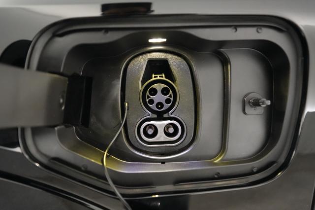2024 Chevrolet Equinox EV — photo 8 of 20