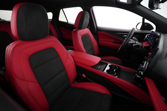2024 Chevrolet Blazer EV — photo 18 of 20