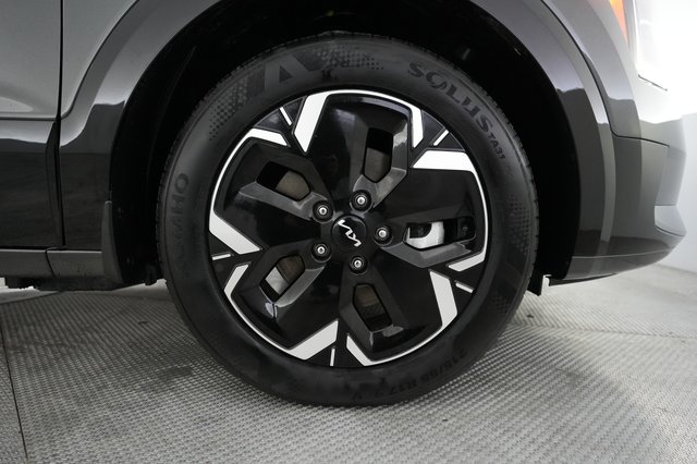 2025 Kia Niro EV — photo 16 of 20