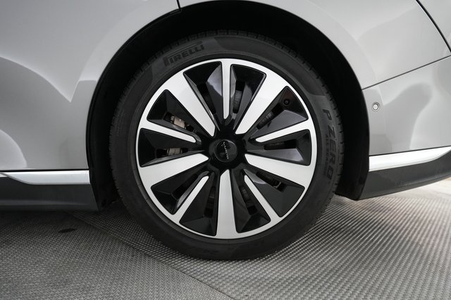 2022 Lucid Air — photo 17 of 22