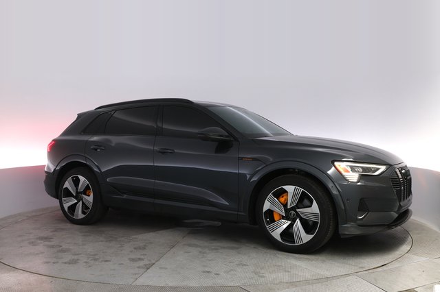 2022 Audi e-tron — photo 11 of 20