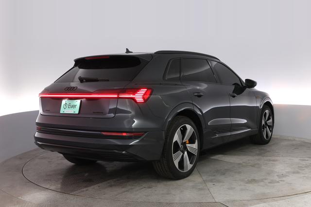 2022 Audi e-tron — photo 2 of 20