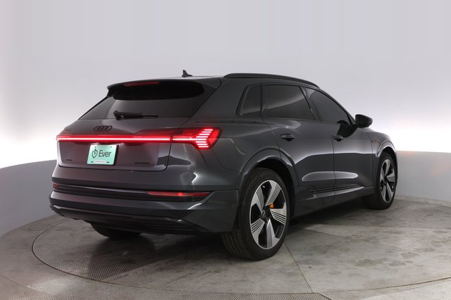 2022 Audi e-tron — photo 2 of 20