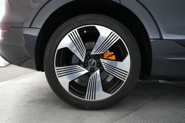 2022 Audi e-tron — photo 16 of 20