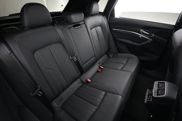 2022 Audi e-tron — photo 4 of 20