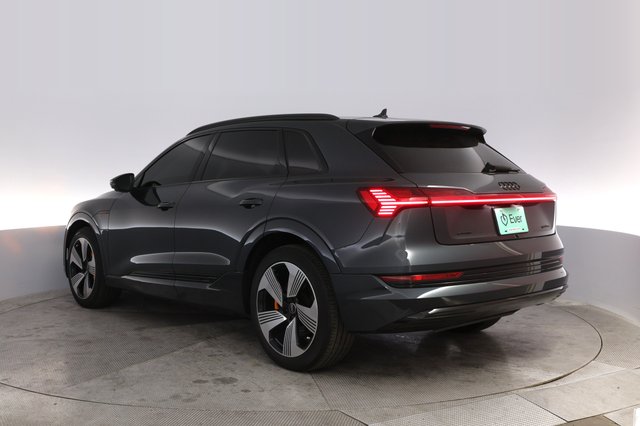 2022 Audi e-tron — photo 13 of 20