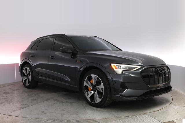 2022 Audi e-tron — photo 10 of 20